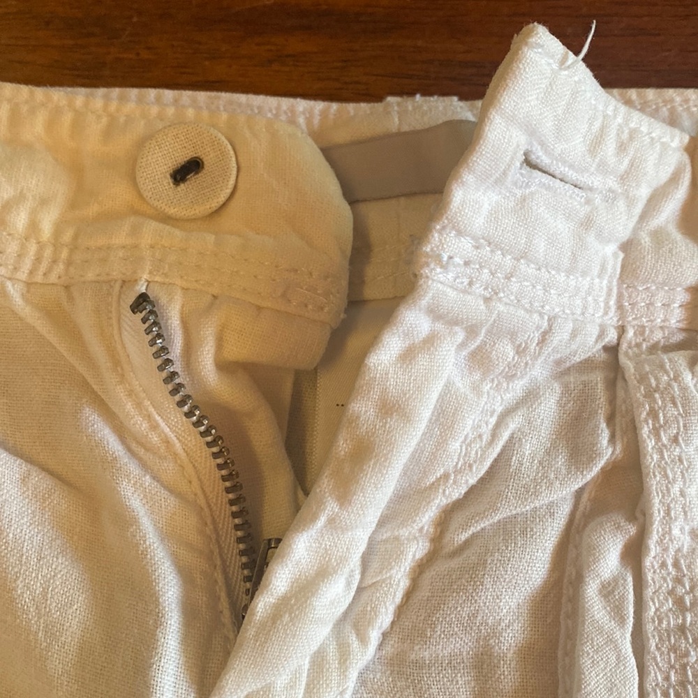 Low Rise Button-up Linen Shorts - Picture 5 of 9